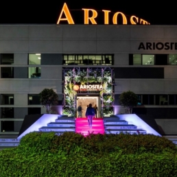 Ingresso della sede Ariostea con percorso illuminato per il Gala Dinner 2019