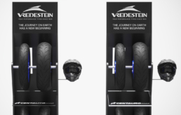 Viste di progetto dell’espositore Vredestein con pneumatici e supporto laterale per casco